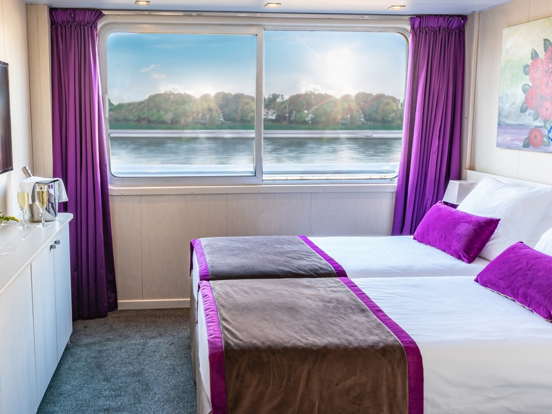 Middle Deck 2 Adjustable Twin Beds - Cat. A